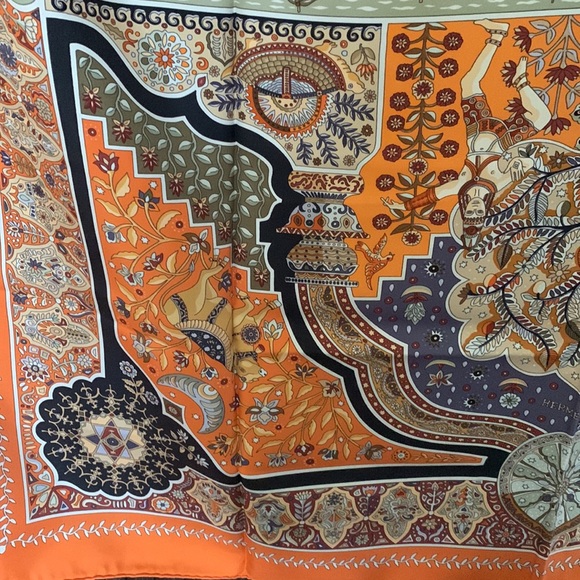Authentic rare Hermes Aux Portes du Palais silk scarf - Picture 6 of 11